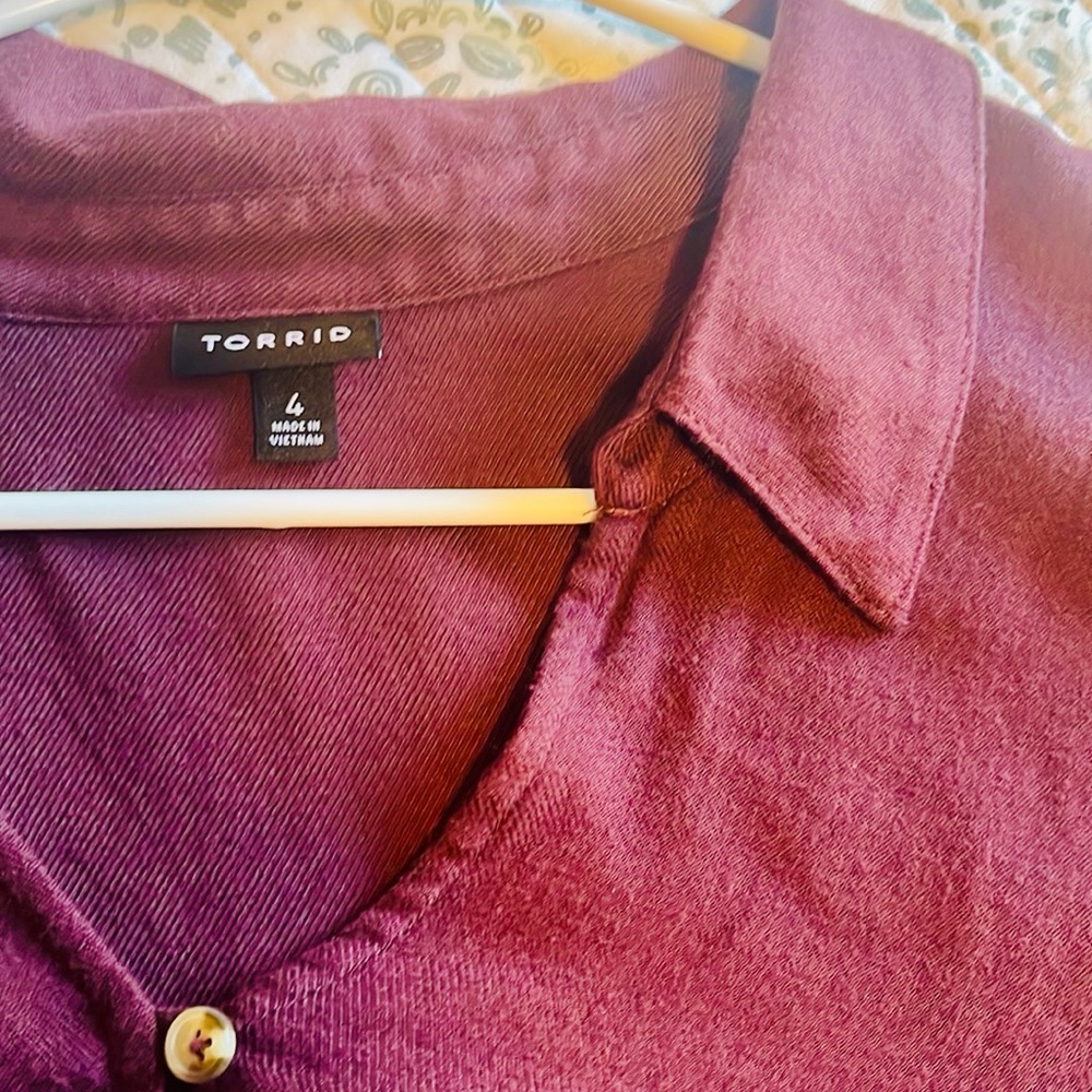 🍷Torrid Button Front Blouse – Size 4🍷 cross-listed - Picture 2 of 6